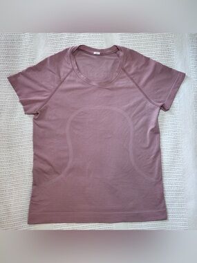 Lululemon Swiftly Tech Short Sleeve Shirt 2.0 Women’s 6 Tetra Striped Pink